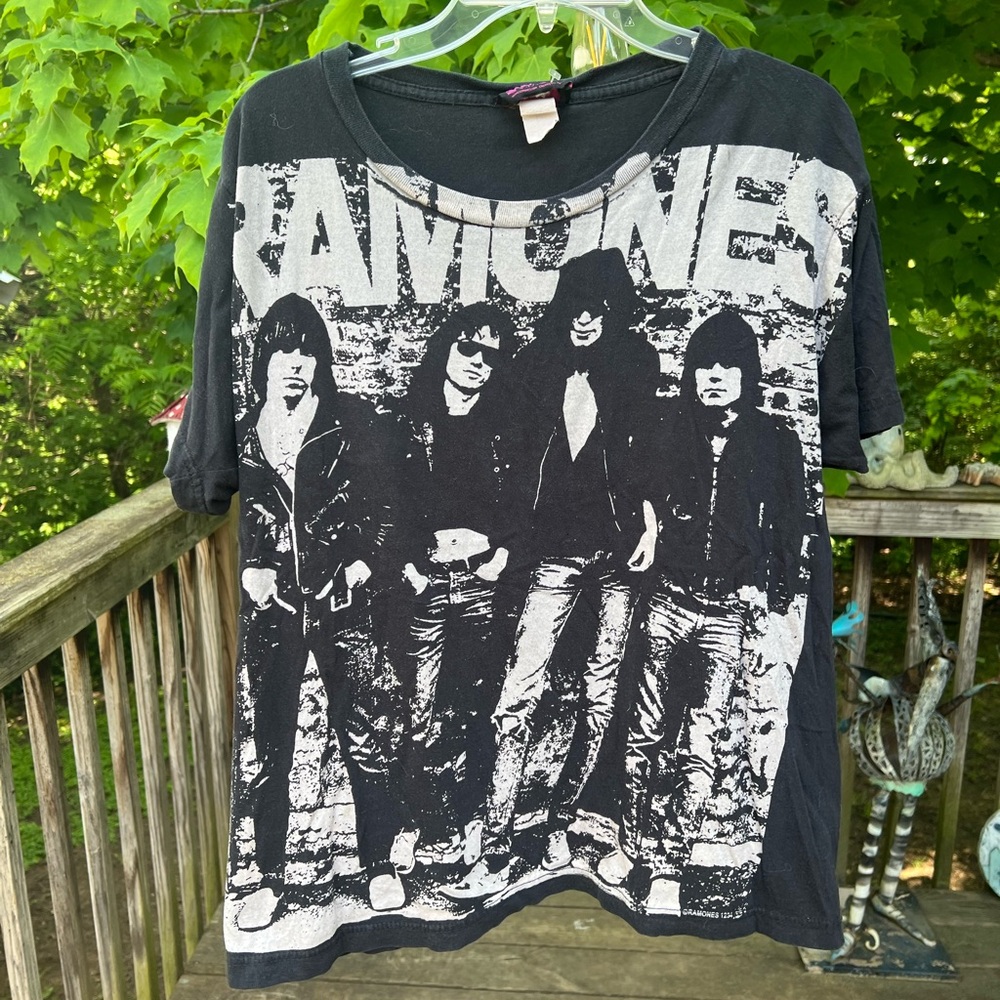 Vintage Ramones Tee. L. Fits more like a medium.